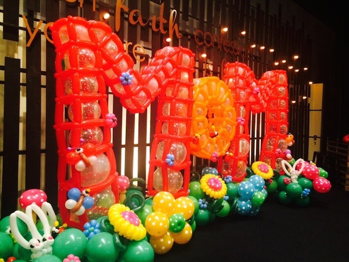 Mother's Day Photo Booth With Baloons